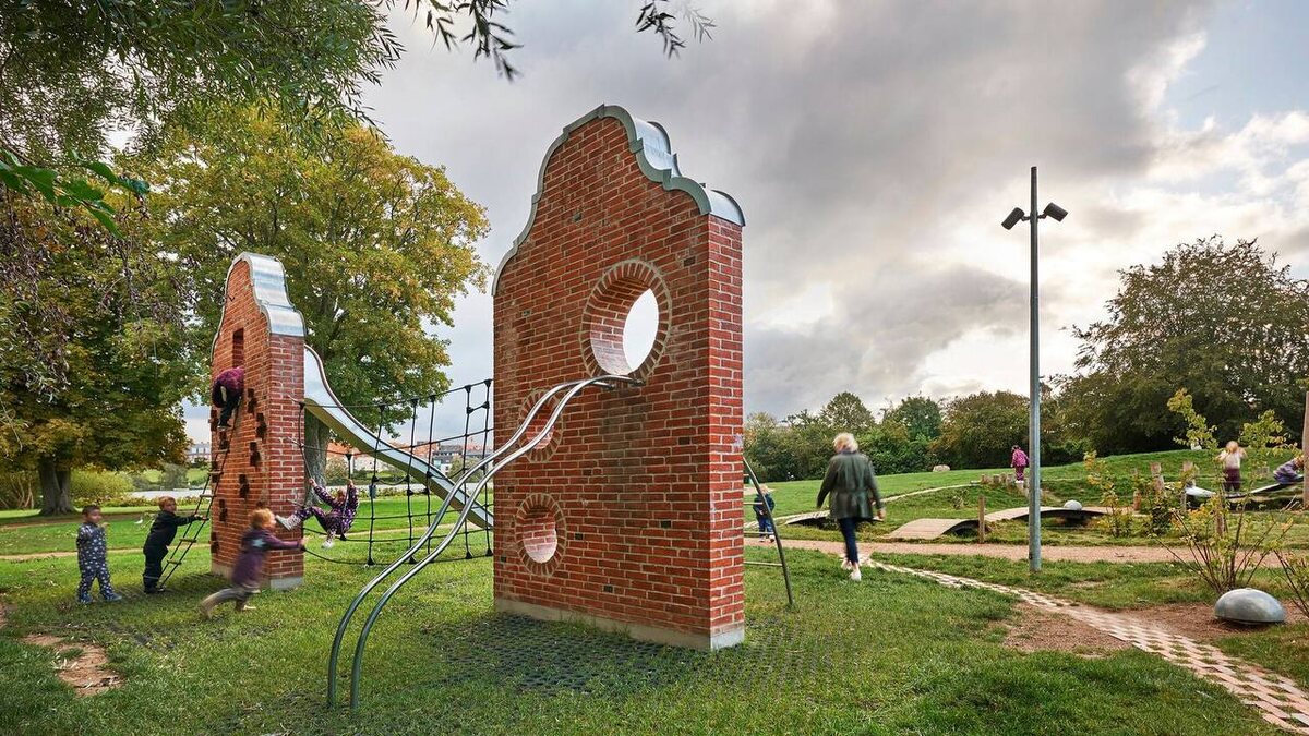 Hillerød playground  авторы: Hesselholdt & Mejlvang, Thing Brandt Landskab

Хиллерёд, Дания 
2018