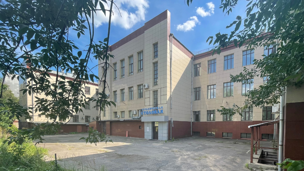 Большая Семеновская улица, 40А. Здание бывшей школы №425. Вид на главный фасад. 