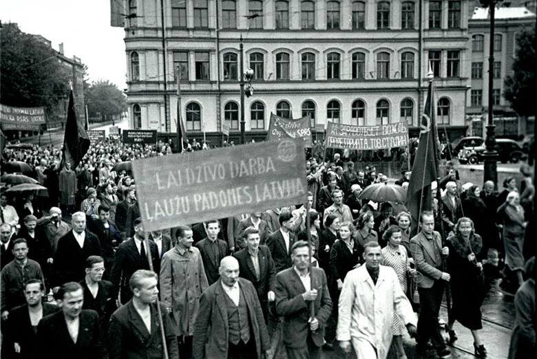 Рига, манифестация на ул.К.Валдемара, июль 1940 года