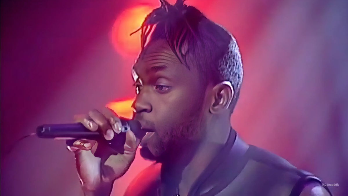 Певец на программе «Top Of the Pops» 