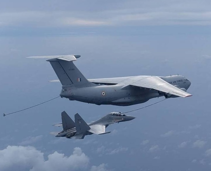Истребитель Су-30МКИ и топливозаправщик Ил-78 ВВС Индии. Источник: Яндекс.Картинки