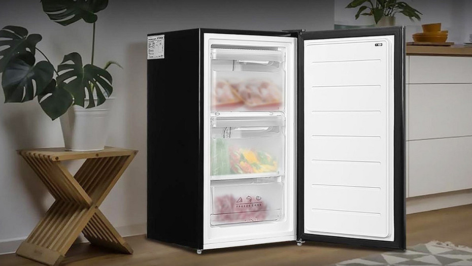 Если морозильное отделение холодильника всегда забито, самое время задуматься о приобретении отдельной морозильной камеры. Мы подобрали 15 моделей разных размером, встраиваемых и отдельно стоящих.
