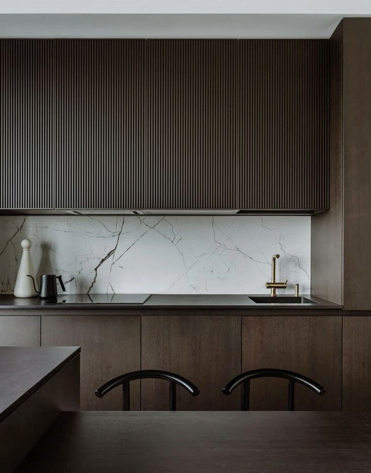 Пример использования дерева в интерьере Pinterest