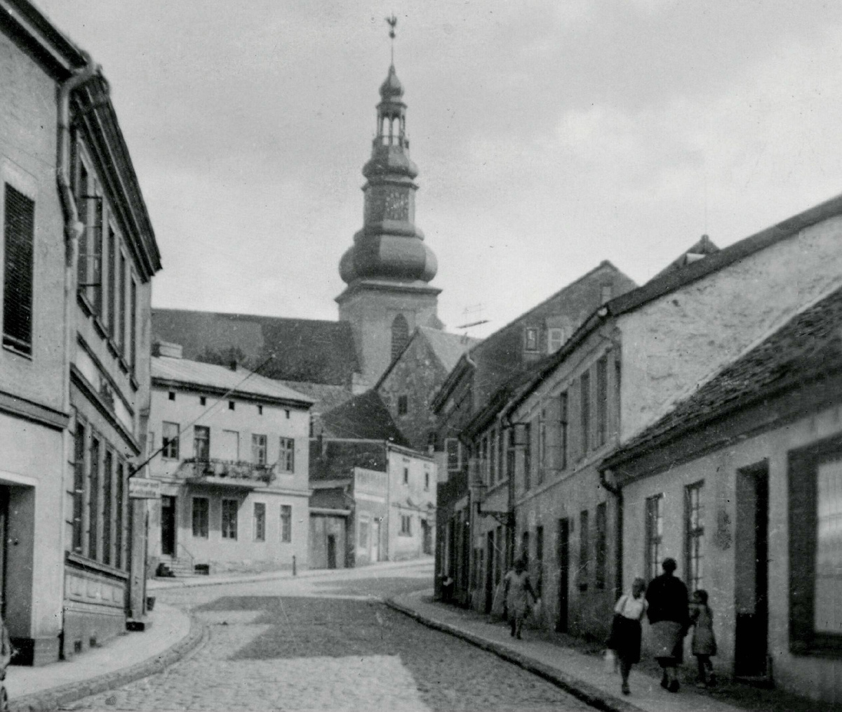 Вид на Прегельштрассе с севера на юг. Перекрёсток с Юденгассе. Слева трактир "Walhalla".