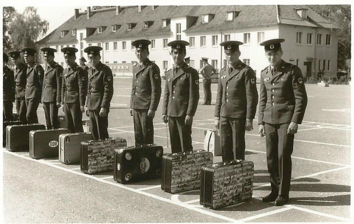 Построение с чемоданами... 17 апреля 1981г.кведлинбург 115й отд. танковый полк прикрытия гос. границы ГДР.