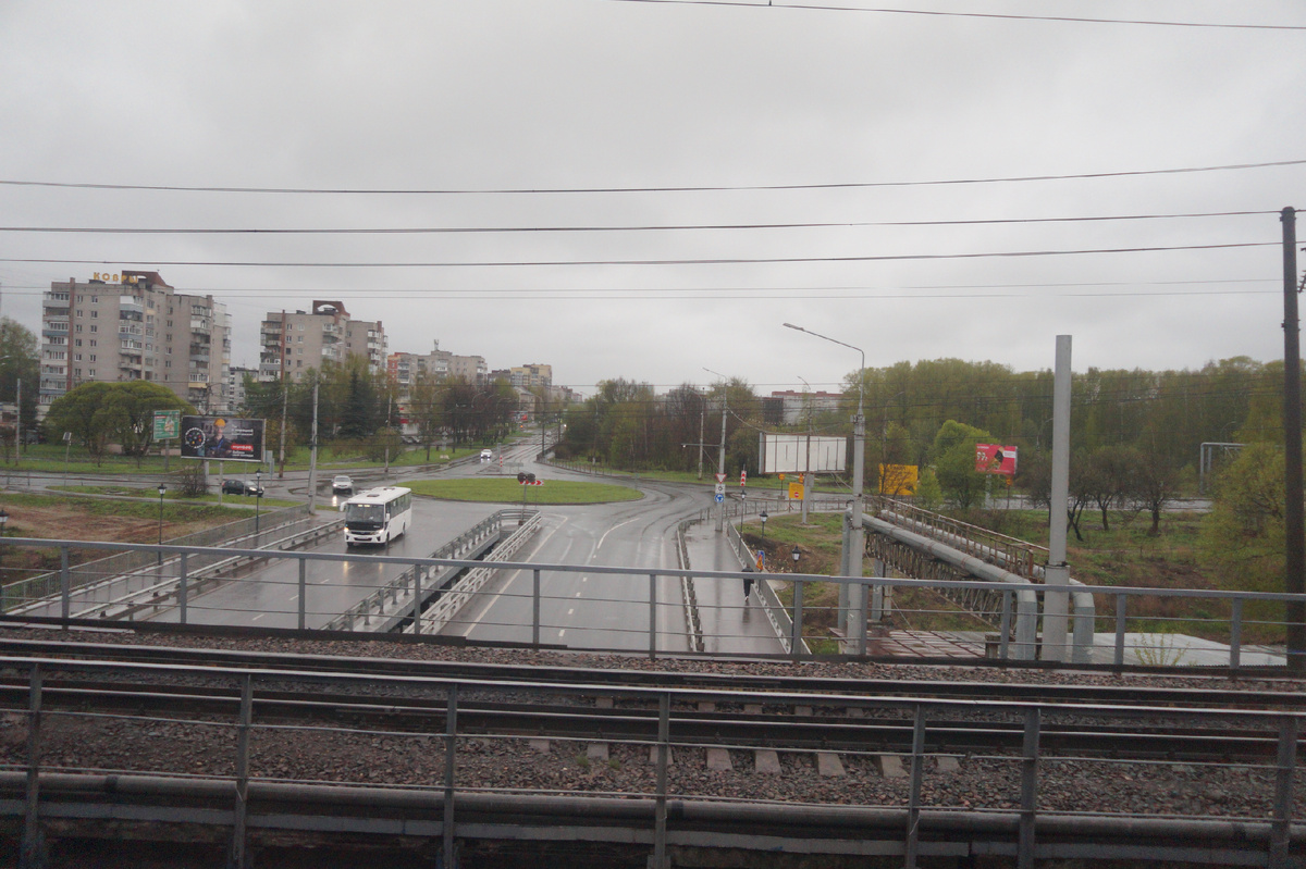 Соблазн уехать из Вологды в ночь и рано утром выйти в Москве легко пресекся мыслью о том, что ночевать мы там будем у друзей. А приезжать в гости около семи утра как-то странно.-2