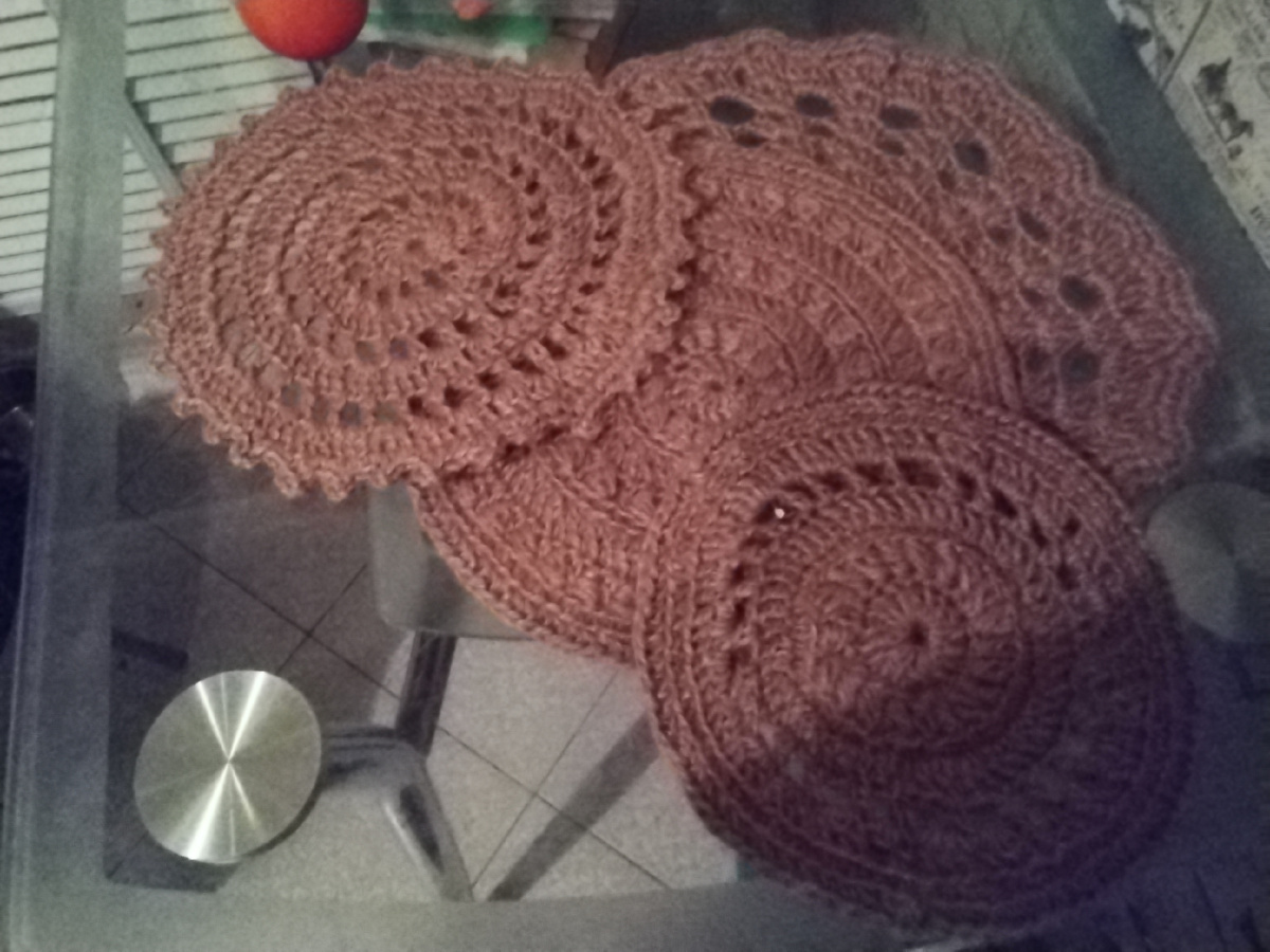 Салфетки из джутового шпагата. Вязала первый раз в жизни.