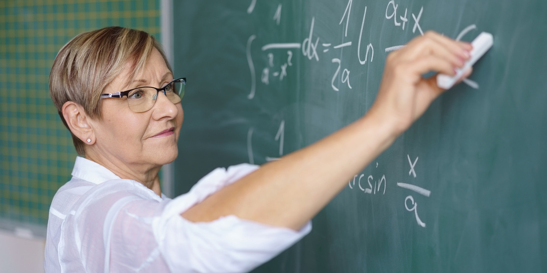 Сколько нужно отработать учителю, чтобы уйти на пенсию по выслуге лет