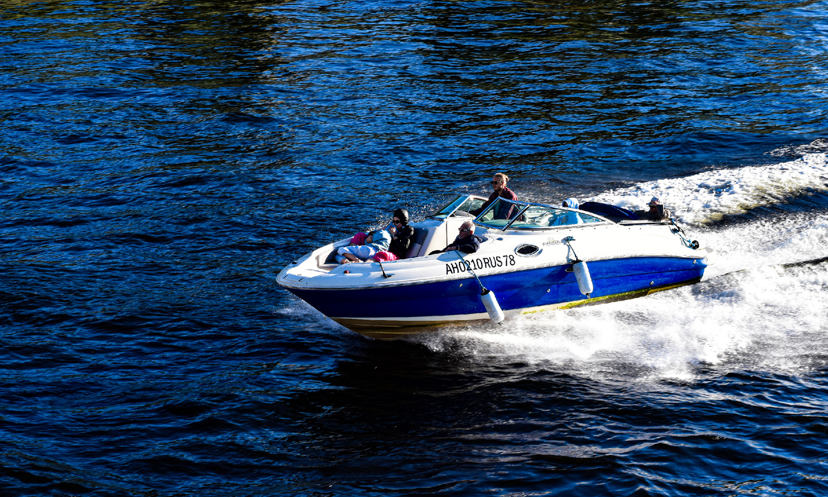 Водная экскурсия по Санкт-Петербургу на катере.