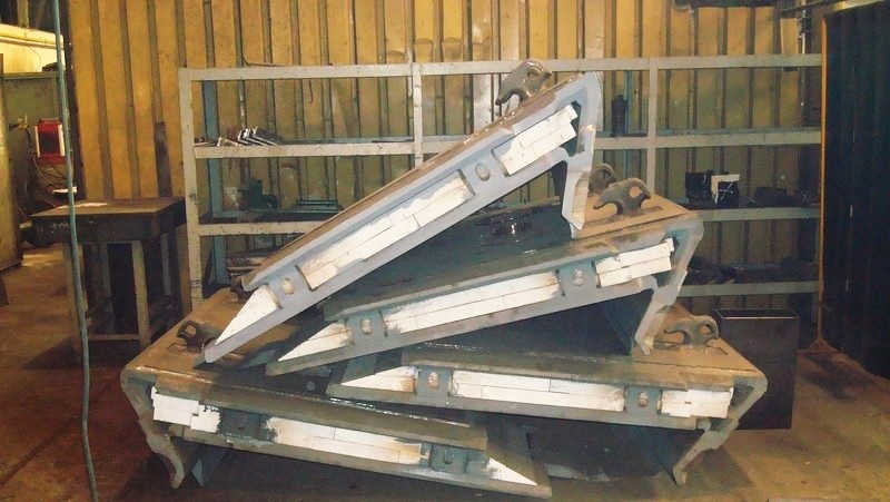 Носовые узлы в цехе корпусного производства в Польше.