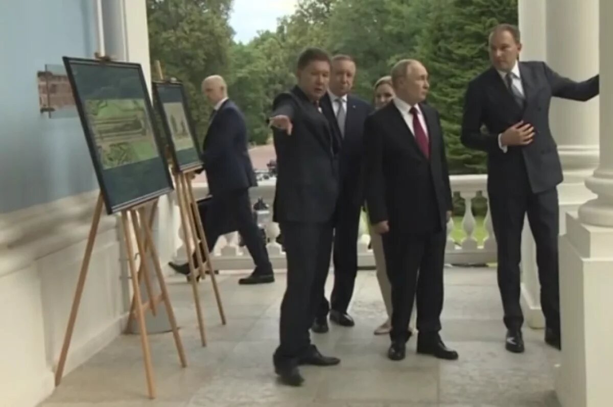    Путину показали отреставрированный Китайский дворец Екатерины II