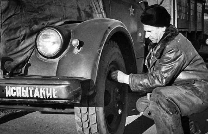  Современные автомобилисты из числа тех, что не застали жизнь в Советском Союзе, едва ли представляют себе, насколько тогдашние автомобильные покрышки отличались от современных.