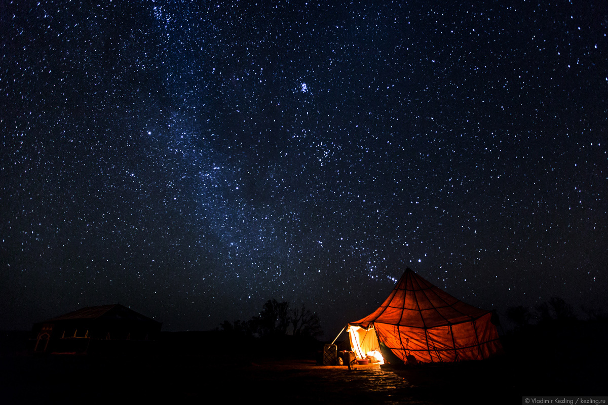   Марокко. Звездное небо над ночной Сахарой. Фото: Владимир Кезлинг