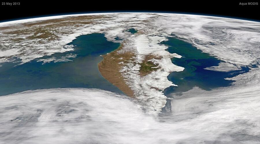    Цветение воды вокруг Камчатки в мае 2013 г. Фото: NASA, общественное достояние