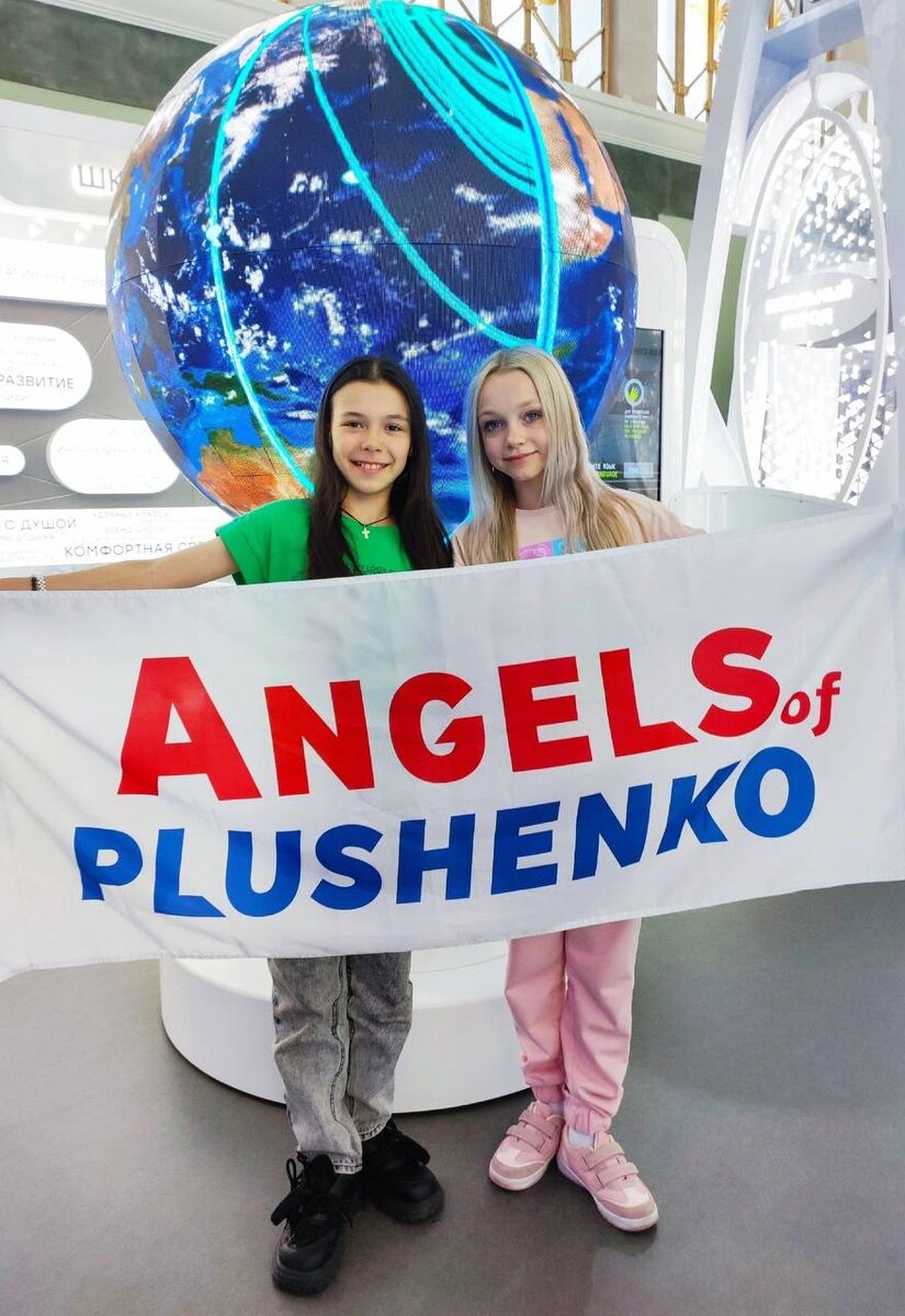 Вторая девочка на фотографии случайна и не имеет отношения к дальнейшей теме