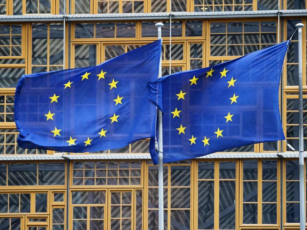    Флаги Евросоюза возле здания штаб-квартиры Европейского парламента в Брюсселе© РИА Новости / Алексей Витвицкий