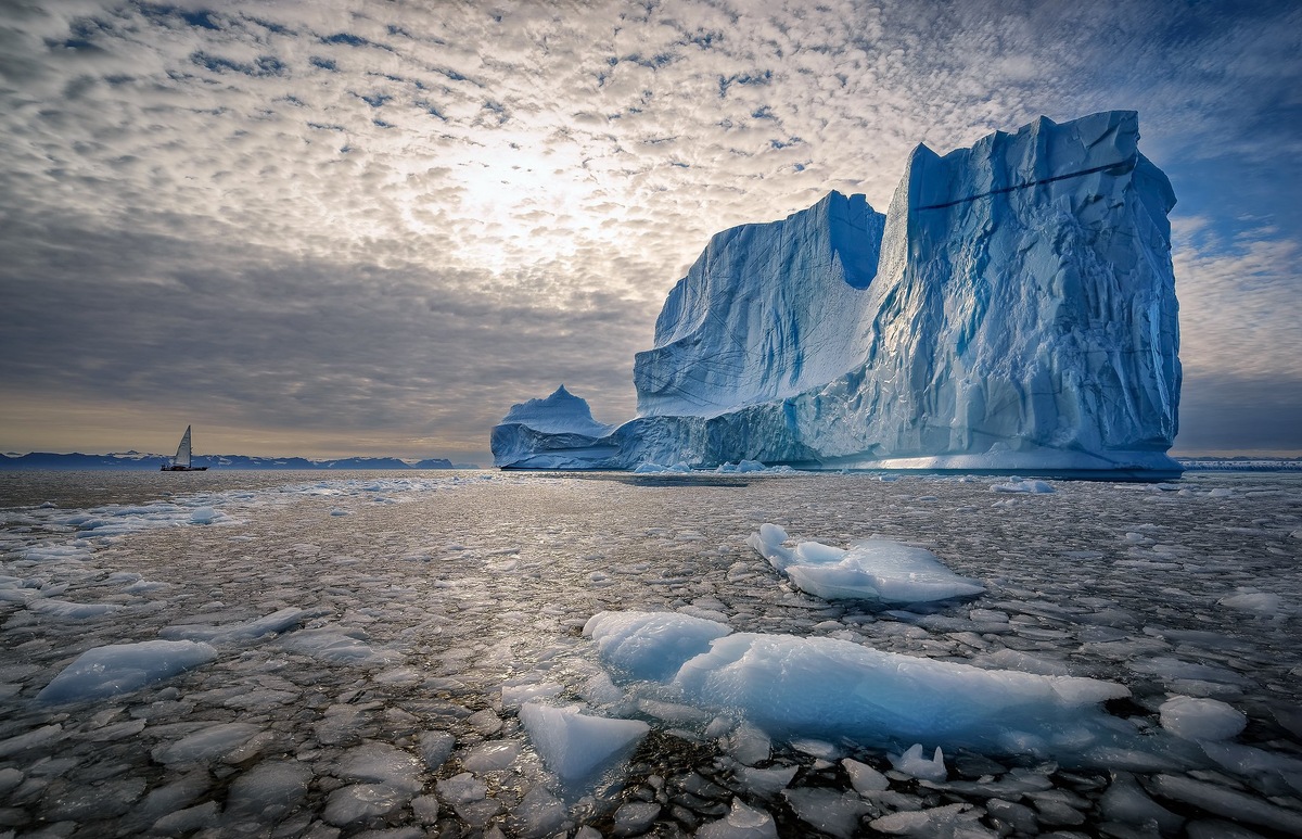 Арктика это особое место на Земле, с невероятными ландшафтами, которые хранят огромное количество пресной воды в виде льда.