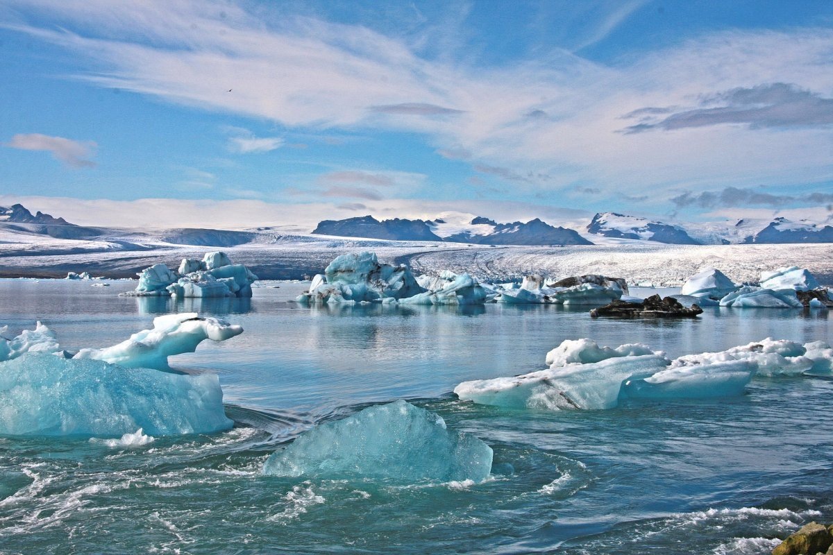 Арктика это особое место на Земле, с невероятными ландшафтами, которые хранят огромное количество пресной воды в виде льда.-2
