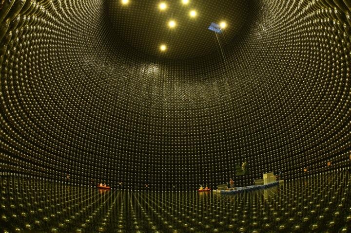   Внутри детектора «Супер-Камиоканде» / © Kamioka Observatory, ICRR, The University of Tokyo