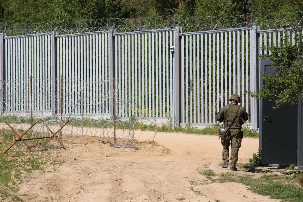    Авдонин — о том, зачем Польша планирует укрепить приграничный с Беларусью забор