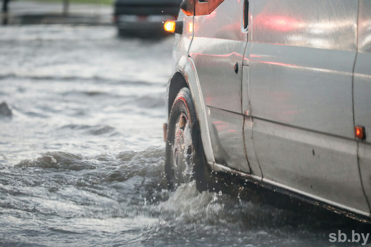    В ГАИ Минска поделились рекомендациями по вождению в дождливую погоду