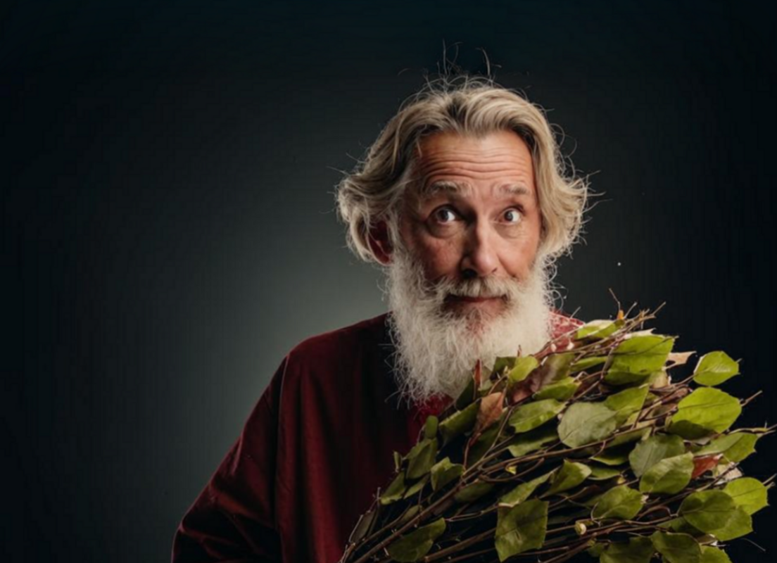 На Петров день успевали нарвать березу на веники и бегали караулить солнце и гонять русалок.  Фото: Изображение сгенерировано нейросетью Kandinsky 3.1