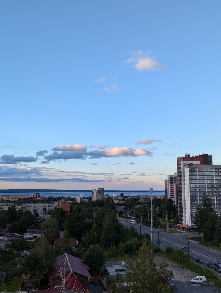 Вид с балкона на Онежское озеро