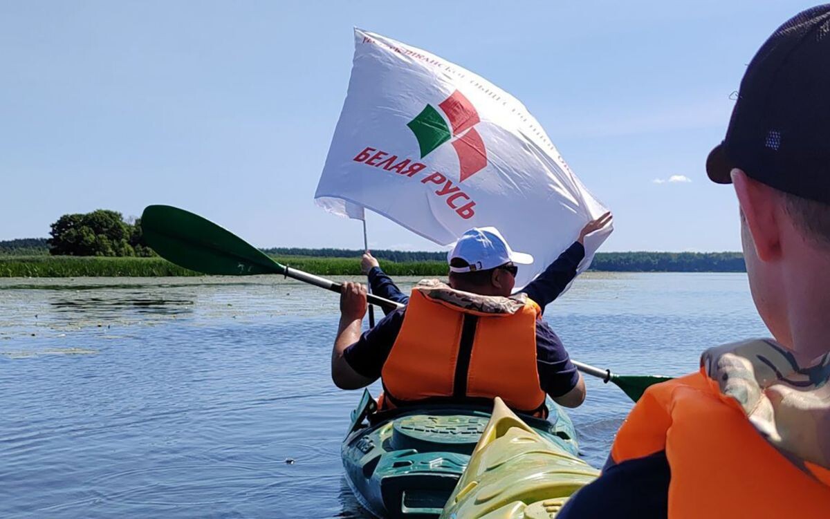    По инициативе РОО «Белая Русь» на Чигиринском водохранилище в Чечевичах прошел сплав на байдарках