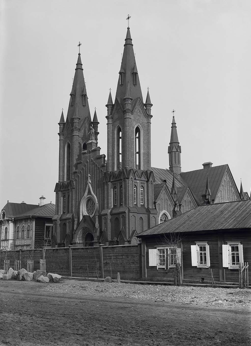 Рис.1. Римско-католический костел в начале XX века. Фото 1910 г. 