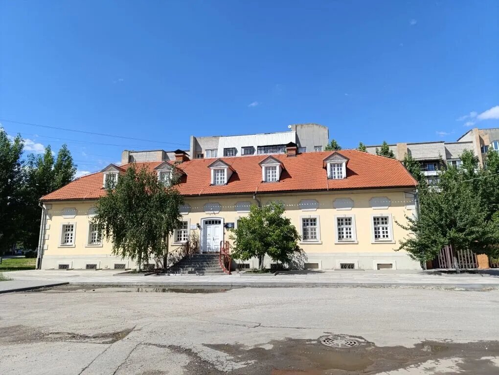 Дом общинной управы. В настоящее время в здании расположена немецкая библиотека