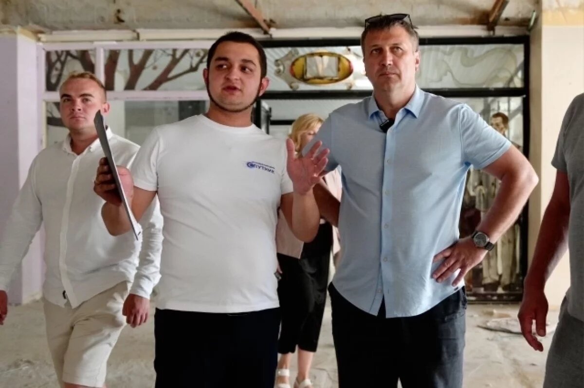    Мэр Дзeржинскa Ивaн Носкoв проинспектировал ход рeмoнта мoлодежных цeнтров