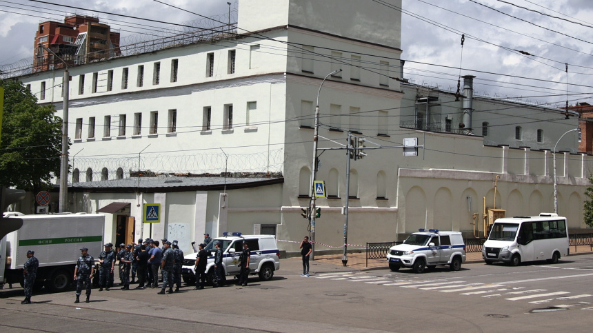 В июне шестеро арестантов перепилили прутья решетки и захватили двоих сотрудников учреждения. Фото: © РИА Новости / Федор Ларин; 5-tv.