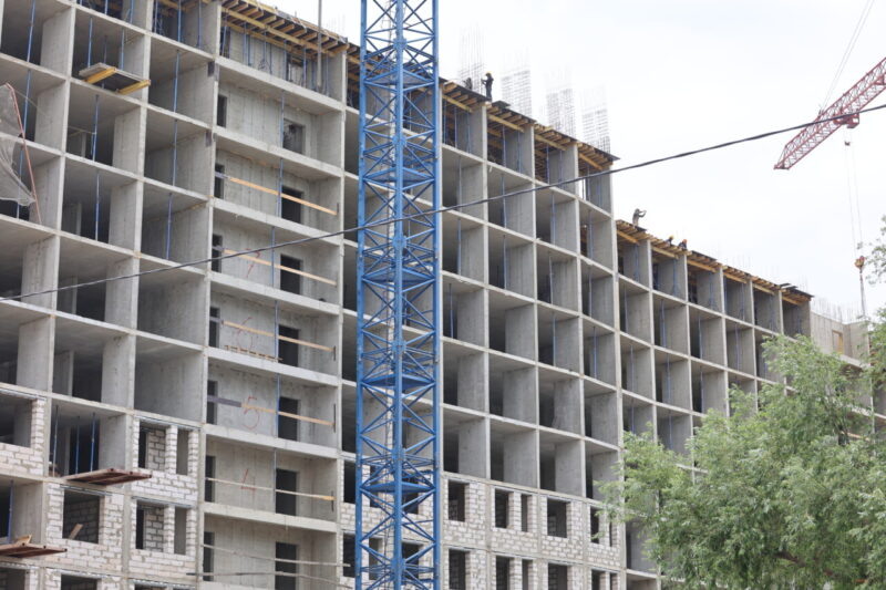 Провалится ли это строение в болото? Фото: Михаил Коршунов I Столица С 