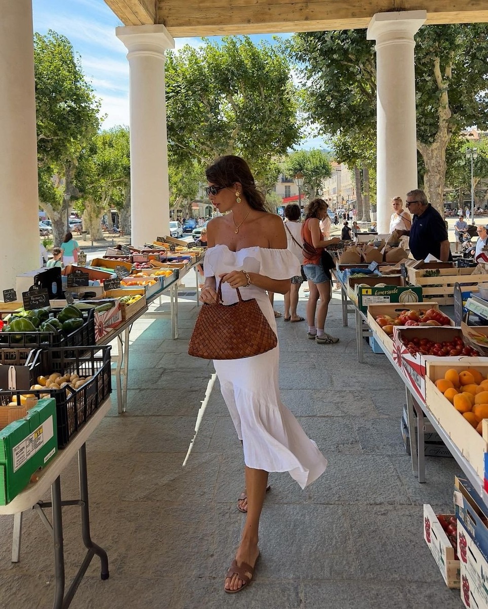    Драпировки выглядят очень женственно