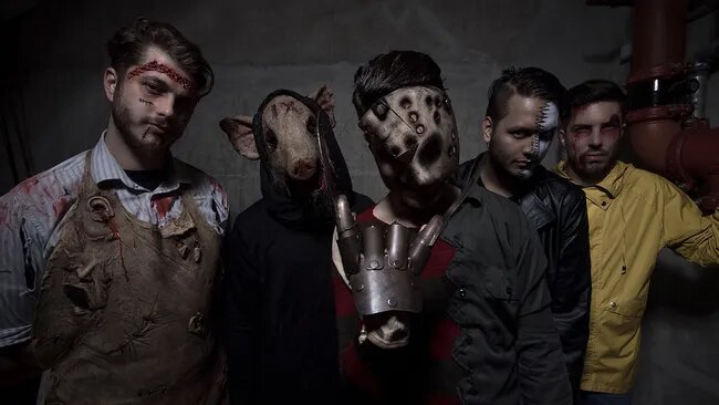  Ice Nine Kills — американская металкор-группа. Известна своими композициями с текстами, написанными под влиянием известных хоррор-фильмов или литературных произведений.
