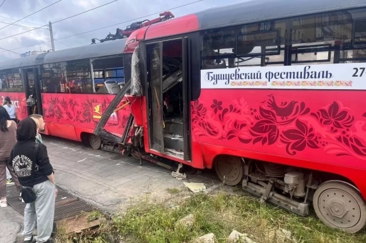    При столкновении трамваев под Челябинском погиб человек и семеро пострадали