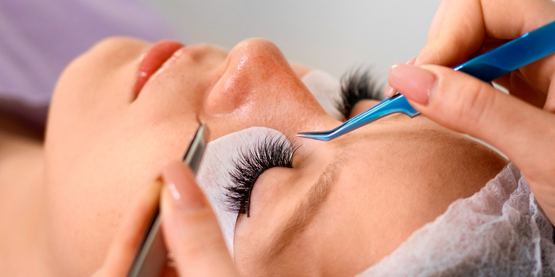 Чем опасно для глаз наращивание ресниц?
