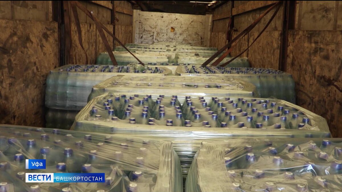    20 тонн воды и квадроцикл: волонтеры из Уфы отправили в зону СВО очередной гумконвой