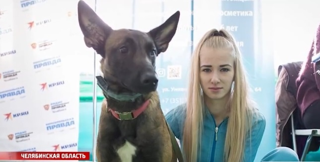 Джесс и её хозяйка. ФОТО: Скриншот из репортажа РЕН-ТВ