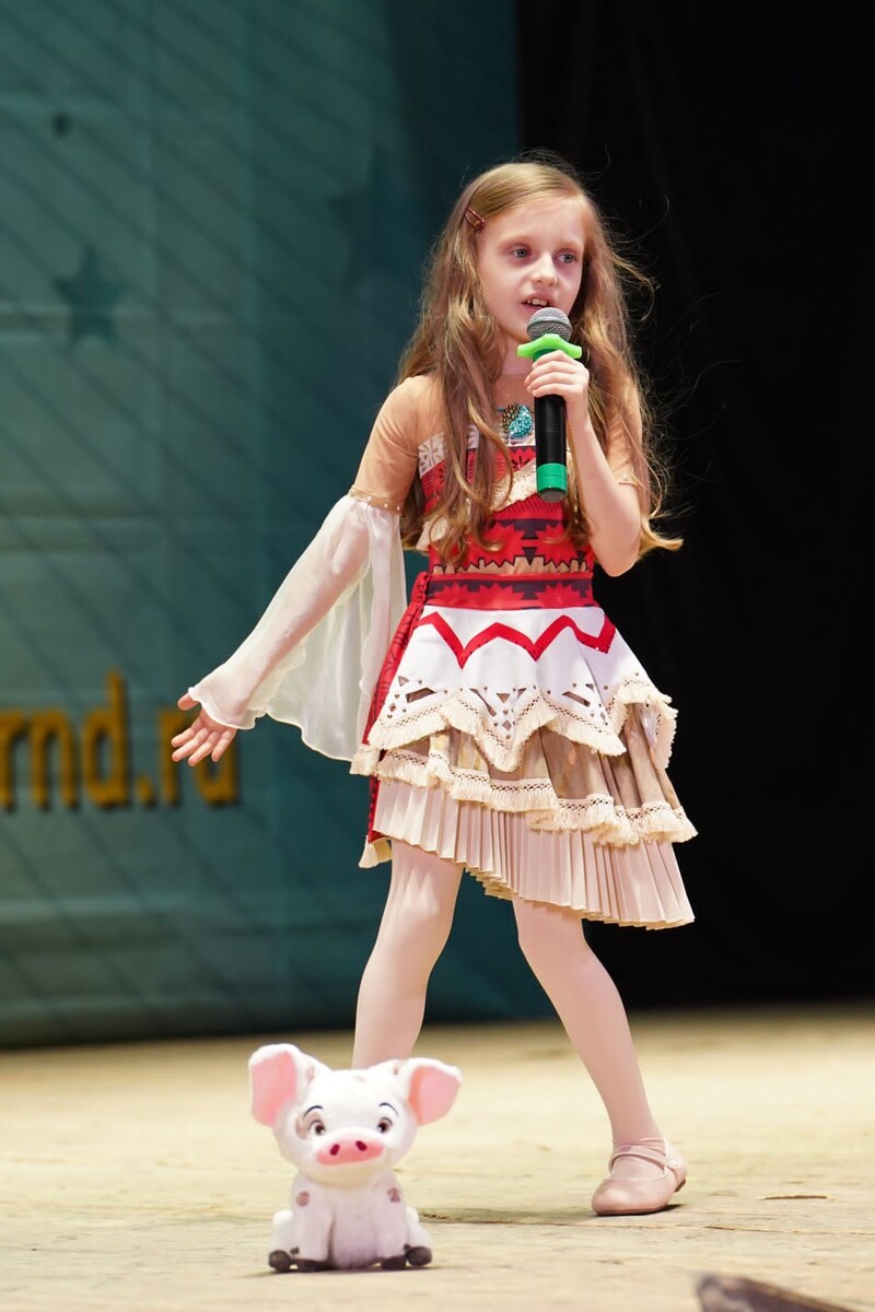 Пошив сценических костюмов для выступлений. Пошив костюмов для вокалистов. Пошив танцевальных костюмов.