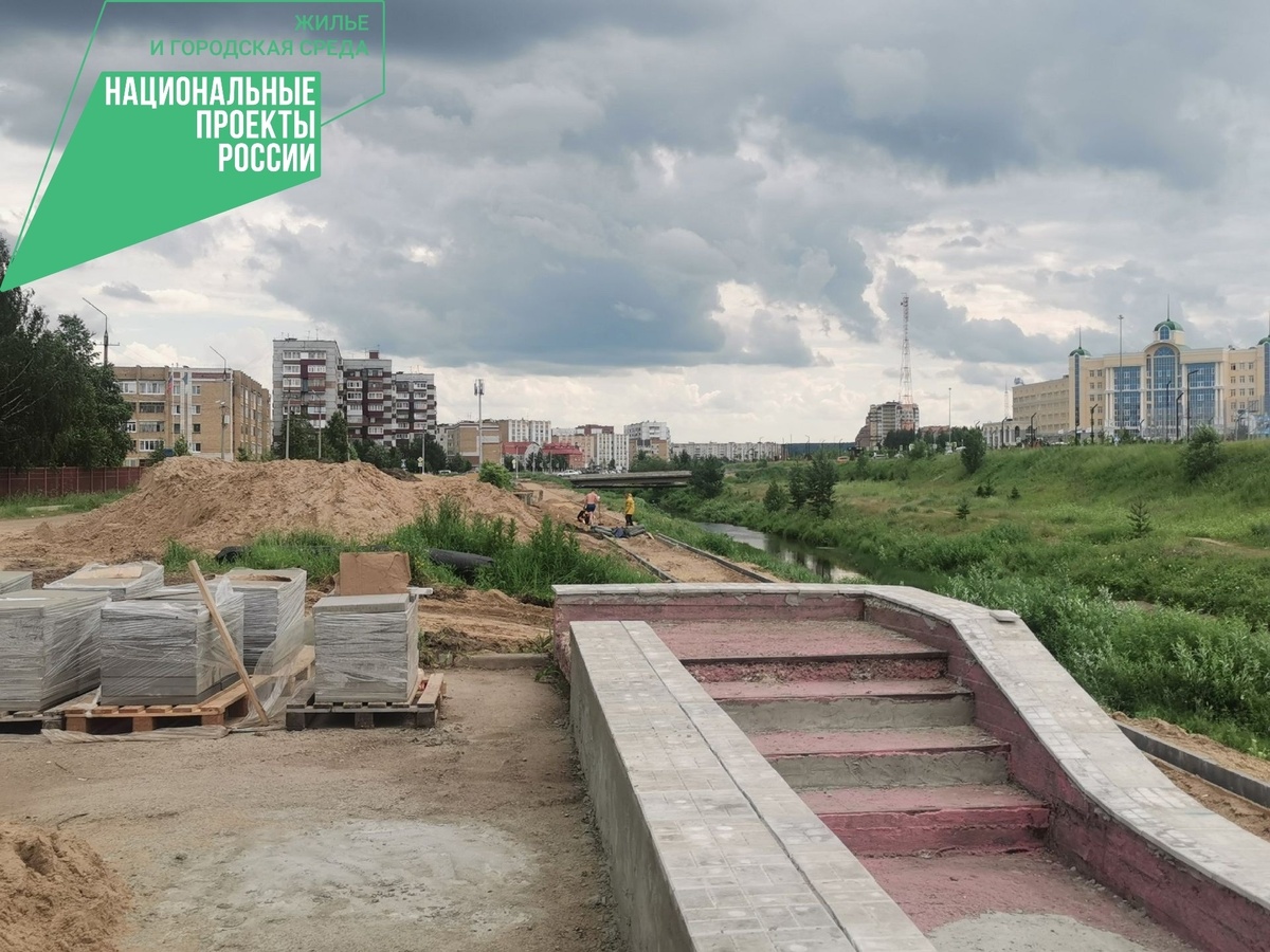 В Ухте благоустраиваются общественные пространства и дворовые территории |  ГТРК 