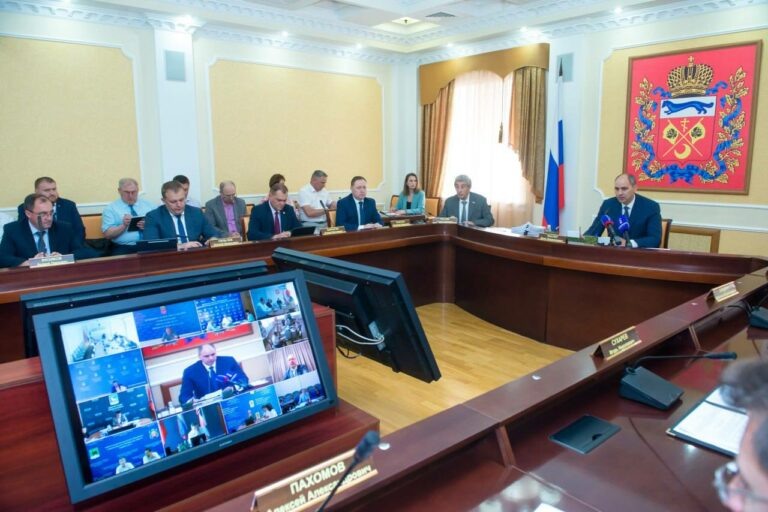    Денис Паслер сообщил о решениях, принятых на заседании правительства Оренбуржья Андрей Севостьянов