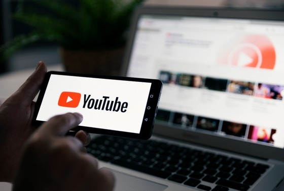 Видеохостинг YouTube не будут отключать в России, просто качество услуги становится другим, заявил в беседе с NEWS.ru аналитик и IT-эксперт Эльдар Муртазин.