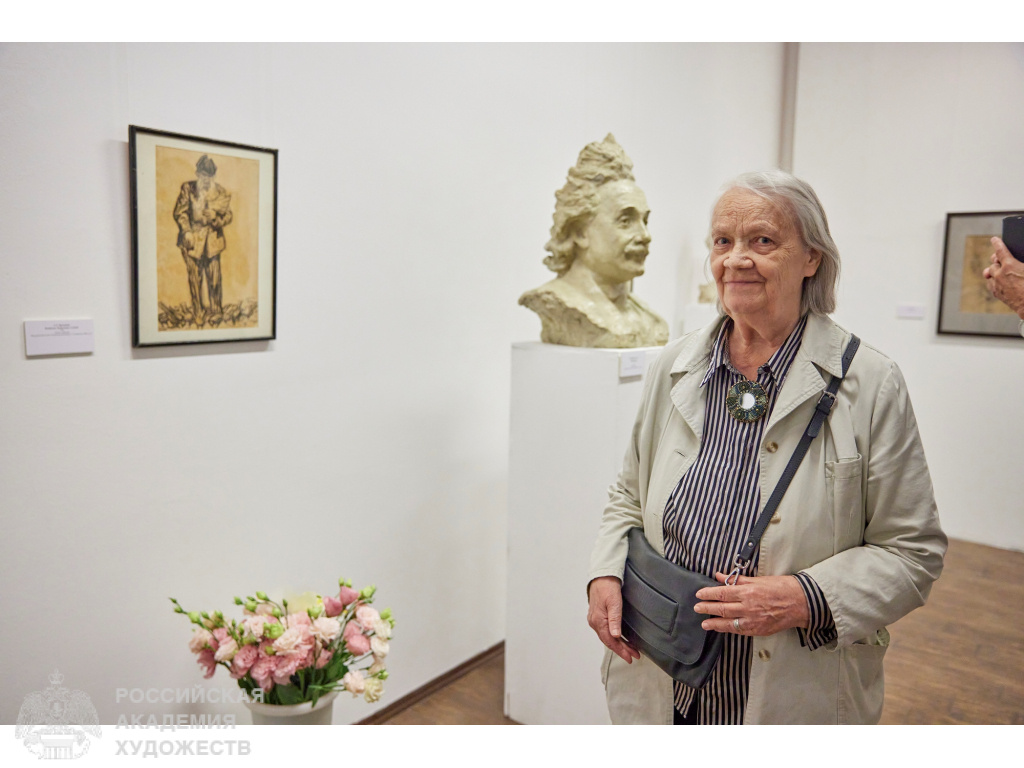 Гости выставки «Вселенная Конёнкова» в МВК РАХ (Москва, Пречистенка, 19). Фото: Виктор Берёзкин, пресс-служба РАХ. 2024.