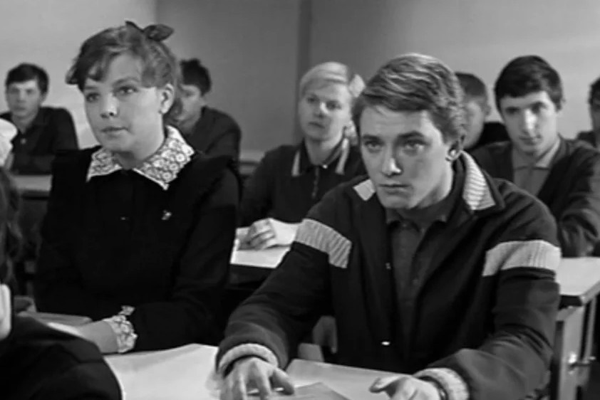 Удивительно, но многие молодые актеры, сыгравшие школьников в известном фильме "Доживем до понедельника" 1968 года стали известными актерами.