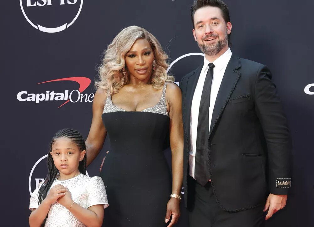    Серена Уильямс появилась на светском мероприятии с мужем и дочерью