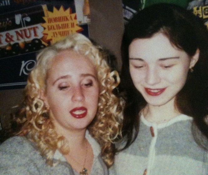 А здесь узнали Еву Снежинскую?:)