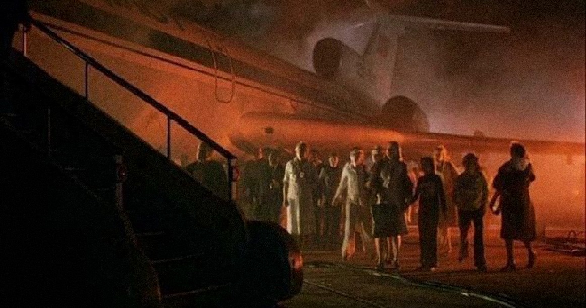 Кадры из фильма "Экипаж" 