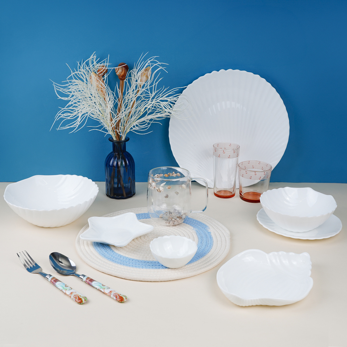 Оригинальные тарелки, блюдца, соусницы и салатники в форме морских ракушек 🐚, выполненные из белой керамики в минималистичном дизайне, подчеркнут Ваш утонченный вкус и чувство стиля 👇🏻 🌊Блюдо для