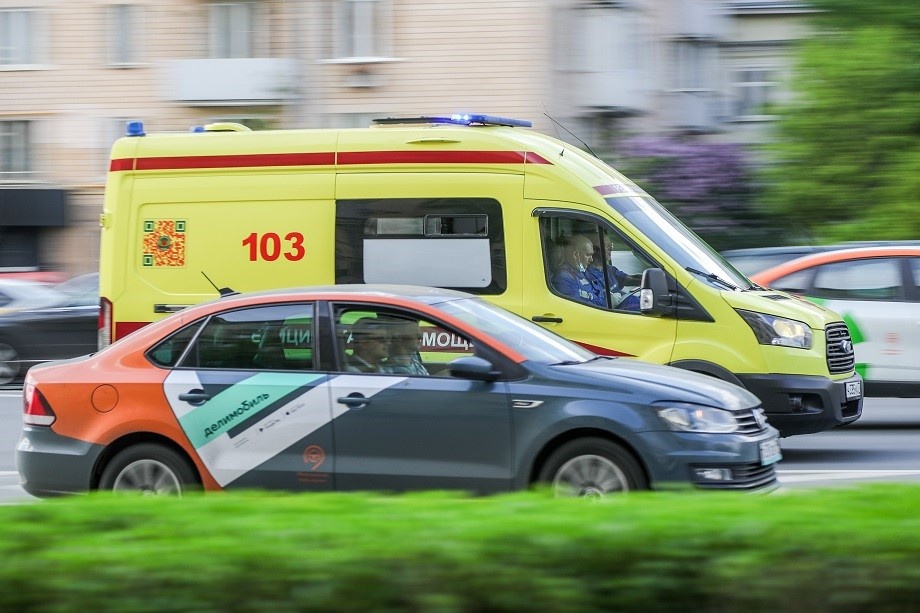 Бригад скорой помощи не хватает не только в отдалённых уголках страны, но и в городах-миллионниках. | Фото: Сергей Булкин/NEWS.ru/TACC